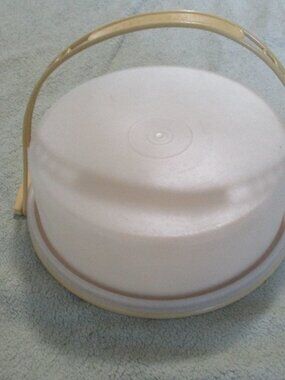 Vintage Tupperware Pie Carrier with Handle Strap Harvest Gold